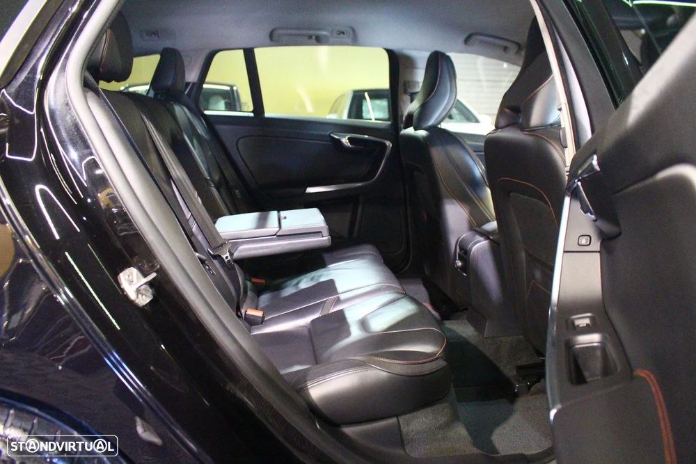 Volvo V60 2.0 D2 Momentum Drive - 20