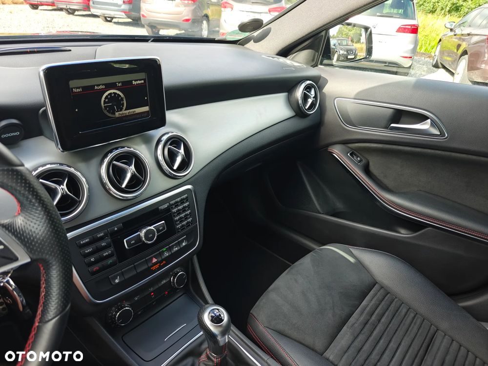 Mercedes-Benz GLA 200 AMG Line - 14