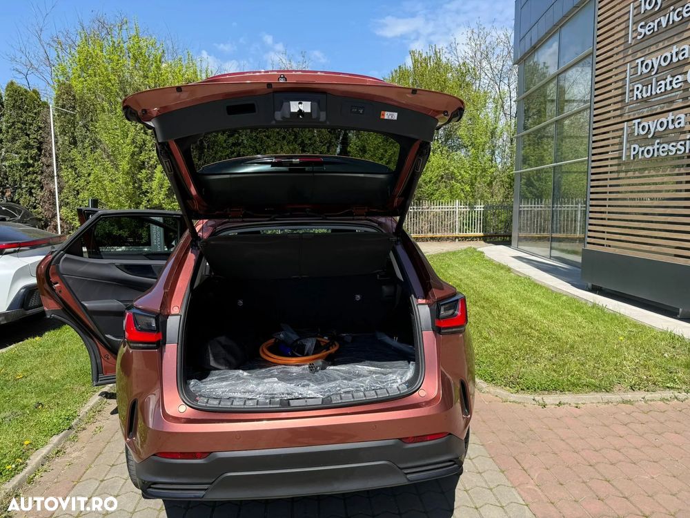 Lexus Seria NX - 9