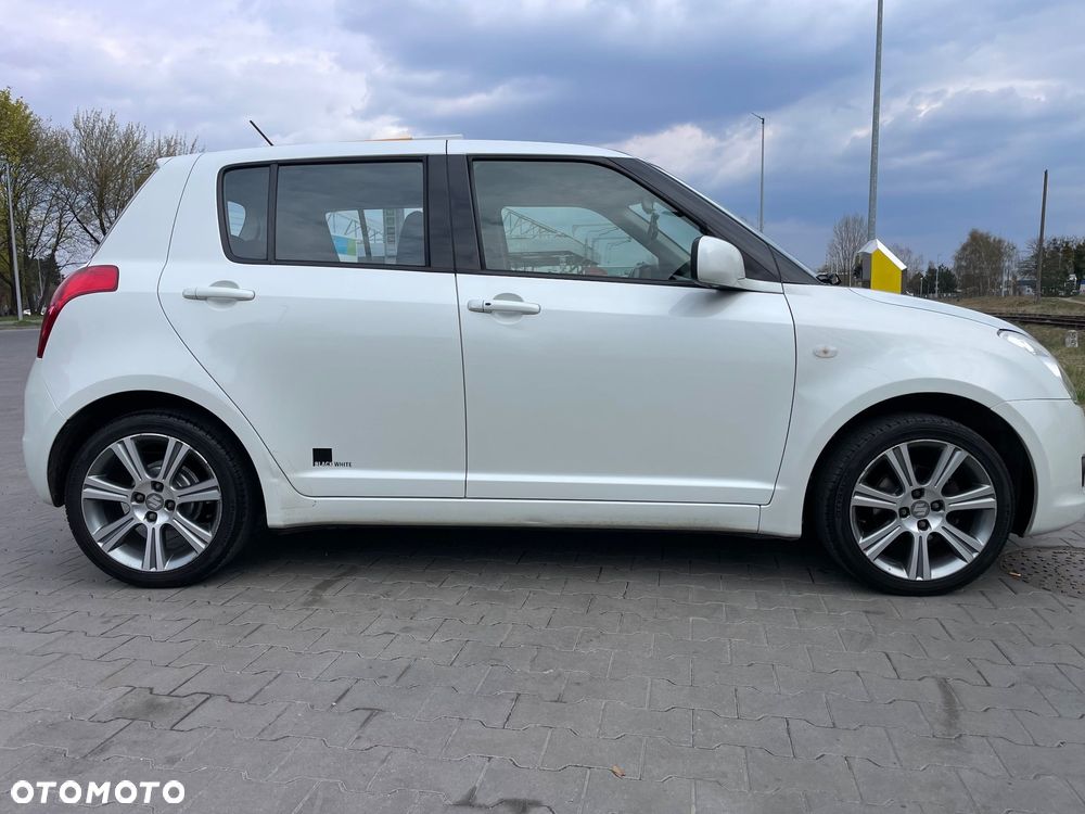 Suzuki Swift 1.3 Black and White - 4