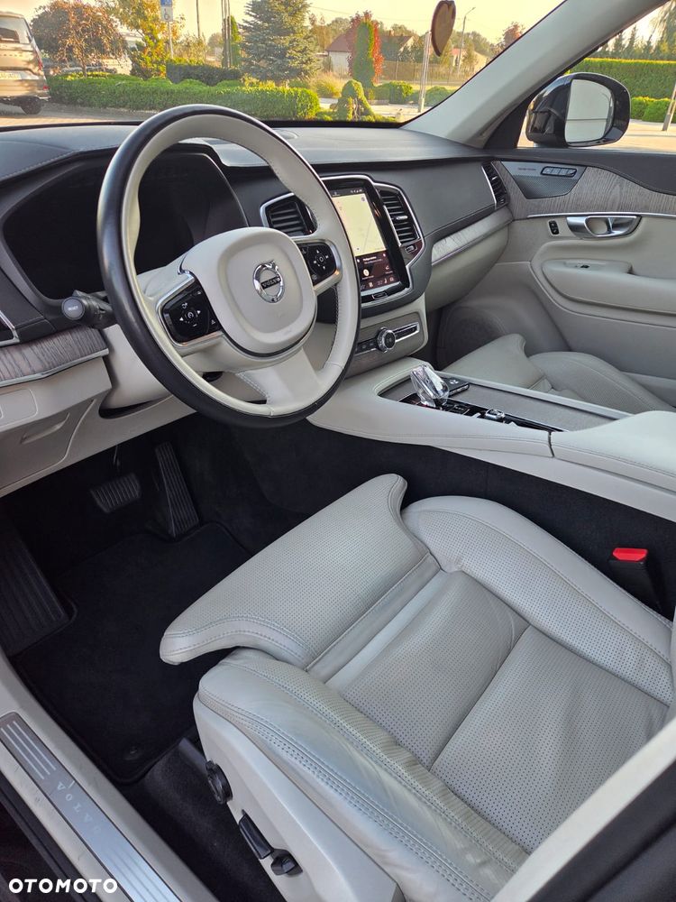 Volvo XC 90 - 8