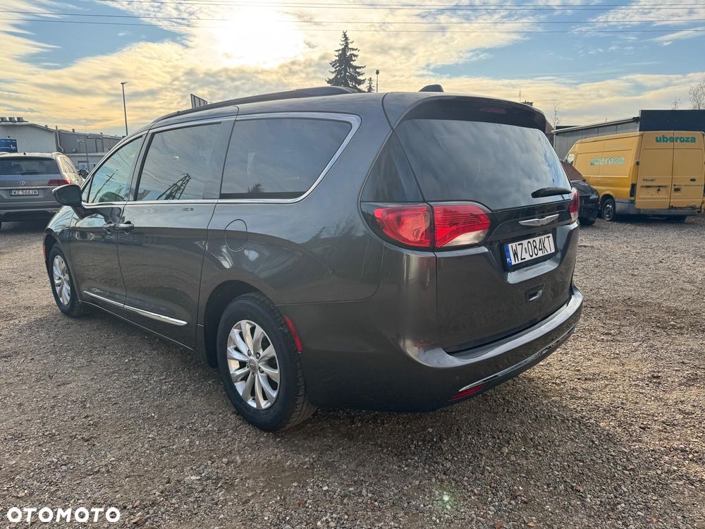 Chrysler Pacifica - 29