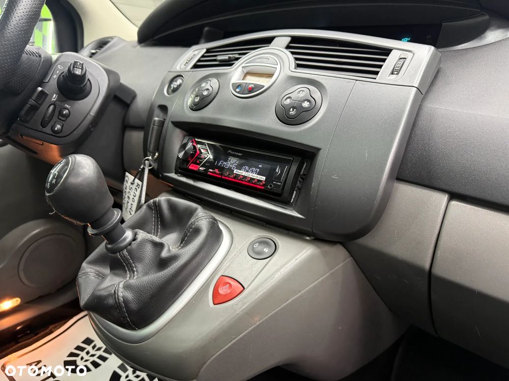 Renault Scenic 2.0 16V Luxe Expression - 12