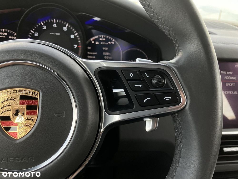 Porsche Cayenne Standard - 25