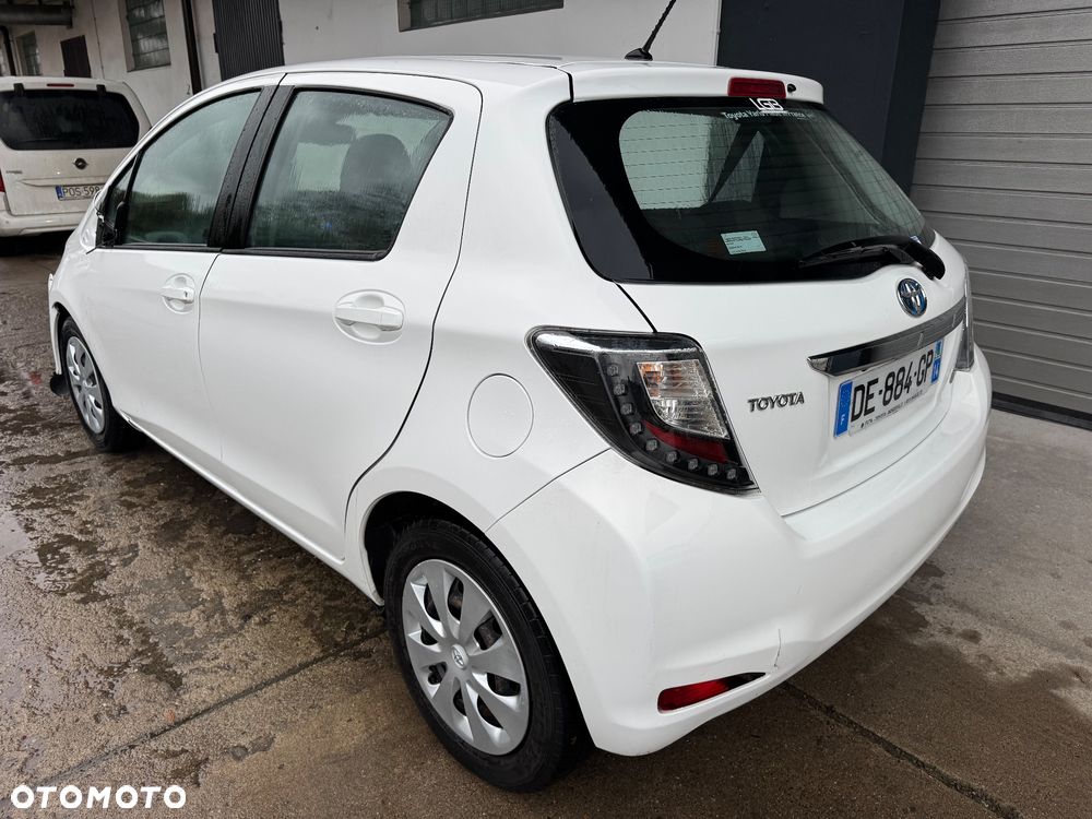 Toyota Yaris Hybrid 100 Premium - 3
