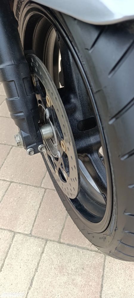 Suzuki GSX - 19