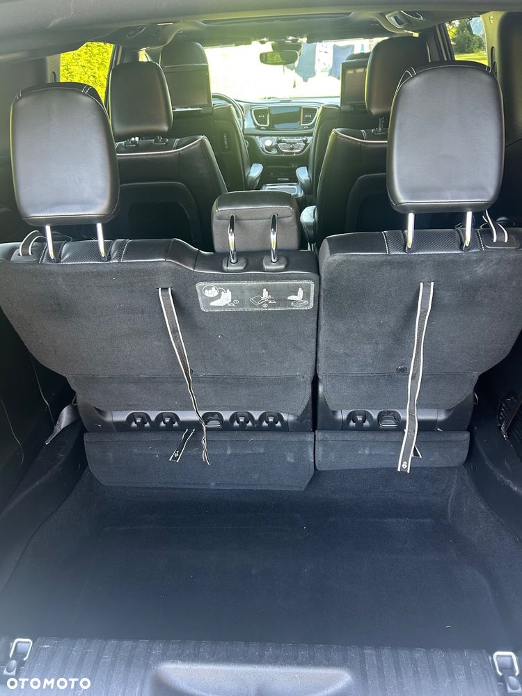 Chrysler Pacifica - 12