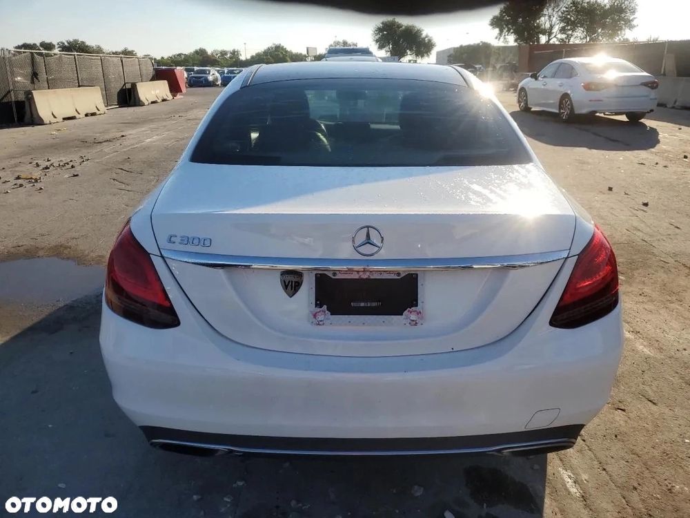 Mercedes-Benz Klasa C 300 4Matic 9G-TRONIC Exclusive - 5