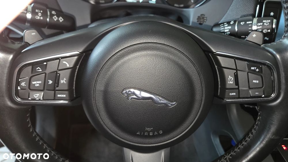 Jaguar F-Pace - 14