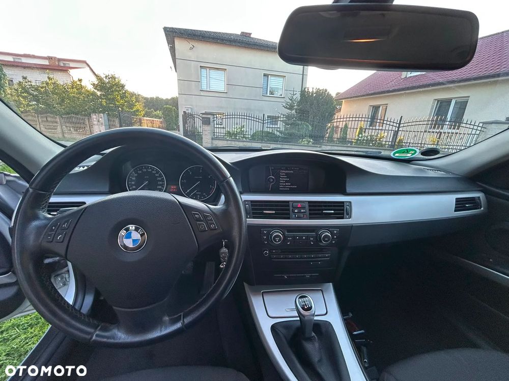 BMW Seria 3 318d - 24