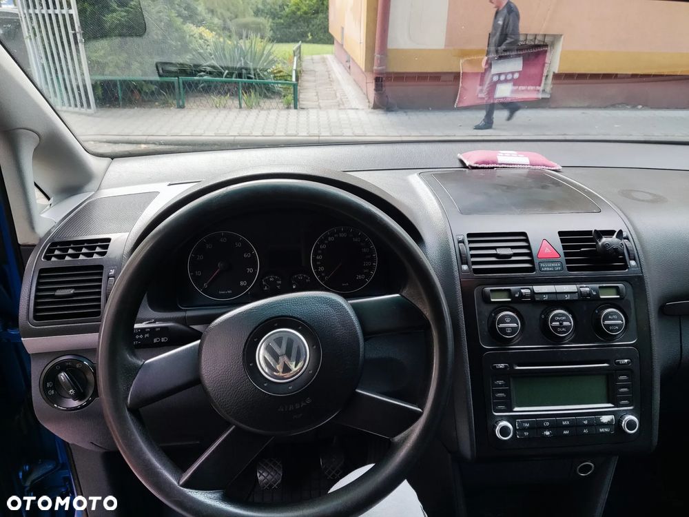 Volkswagen Touran 1.6 FSI Basis - 25