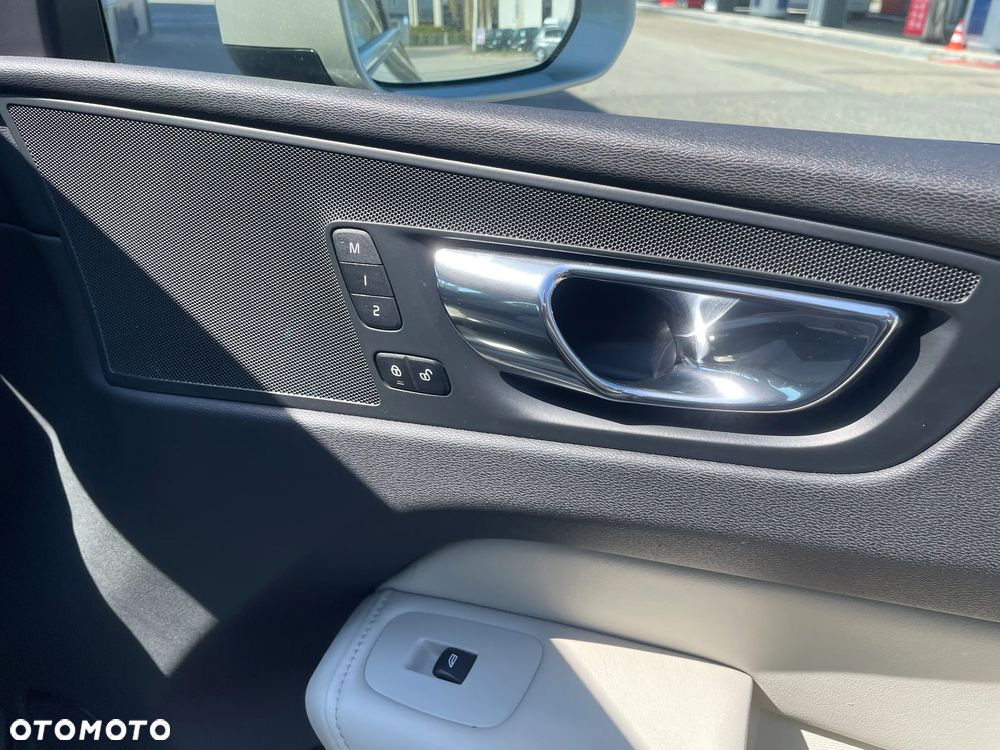 Volvo XC 60 D5 SCR AWD Momentum - 10