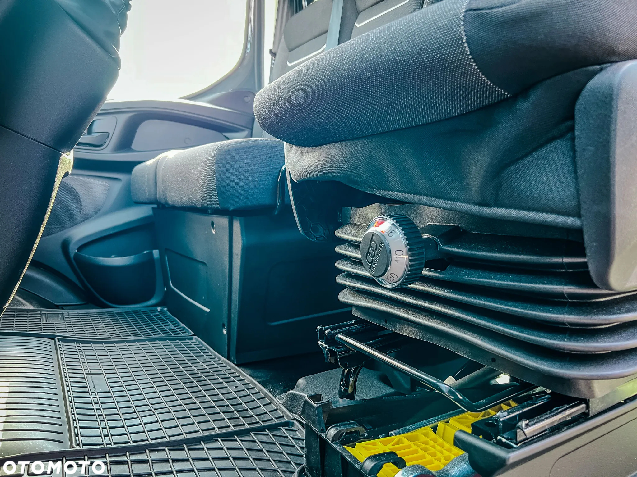 Iveco Daily 35S18HV , 3.0L - 180KM ,Brygadowy, 7 osób, Brygadówka - 21