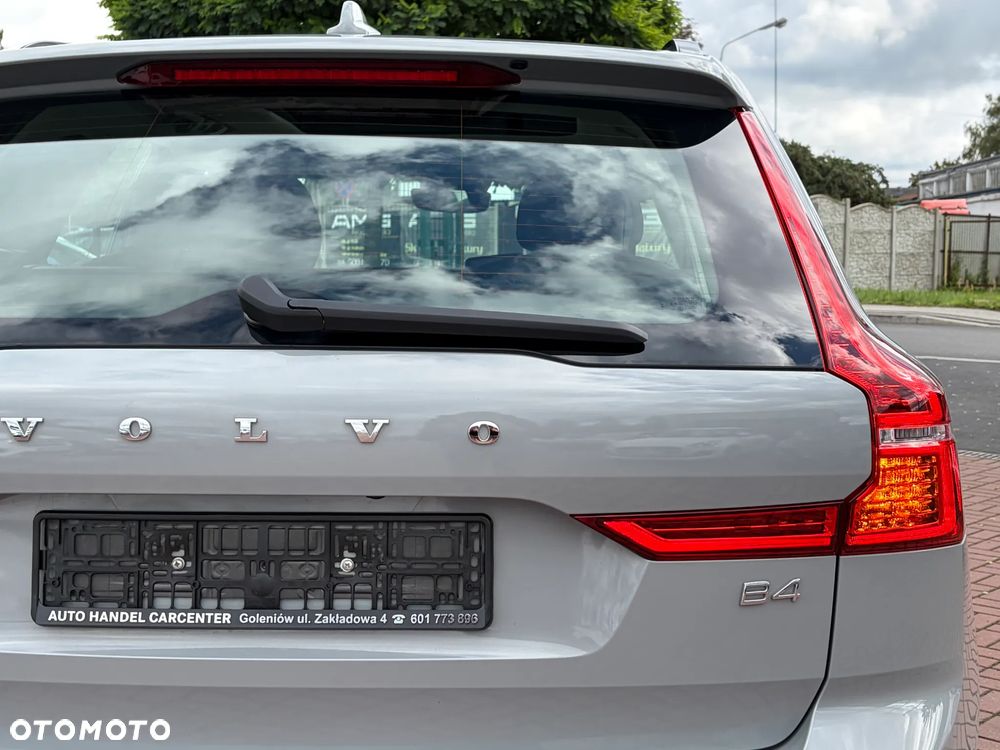 Volvo XC 60 B4 D Plus Dark - 9
