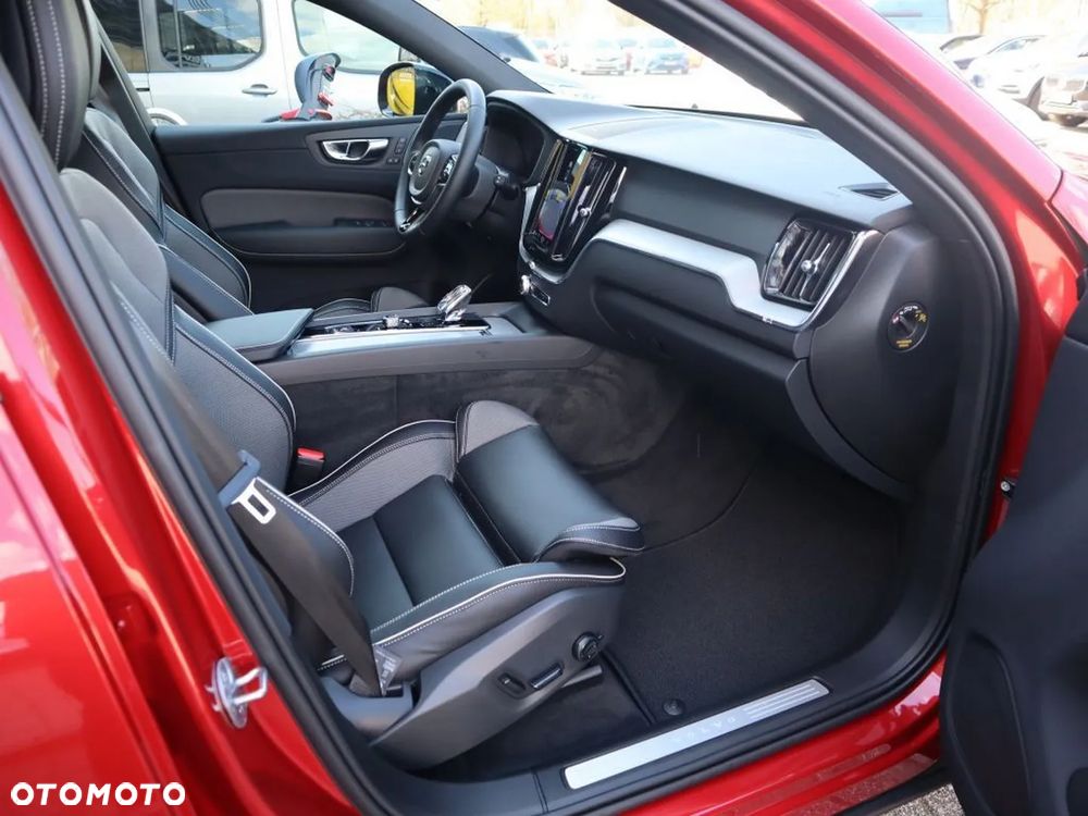 Volvo XC 60 B4 B Plus Dark - 11