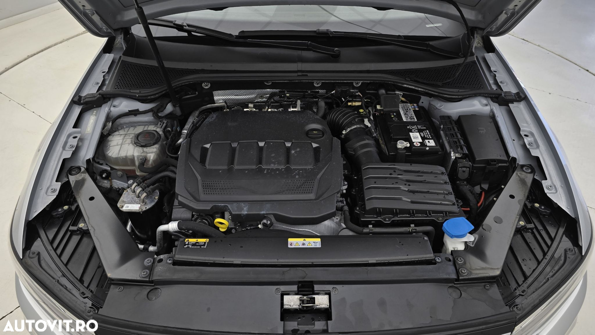 Volkswagen Passat Variant 2.0 TDI DSG Advance - 23