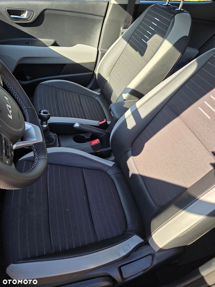 Kia Stonic 1.2 L - 6
