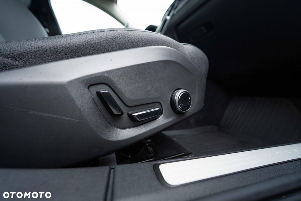 Volvo V60 Cross Country - 37