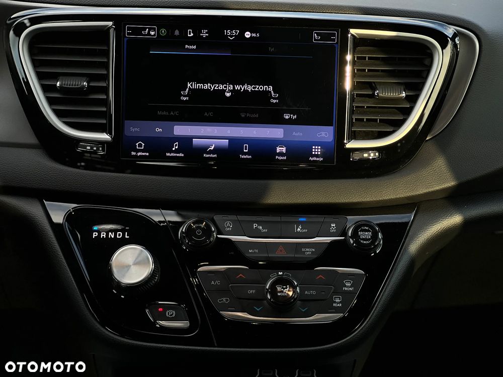 Chrysler Pacifica - 26