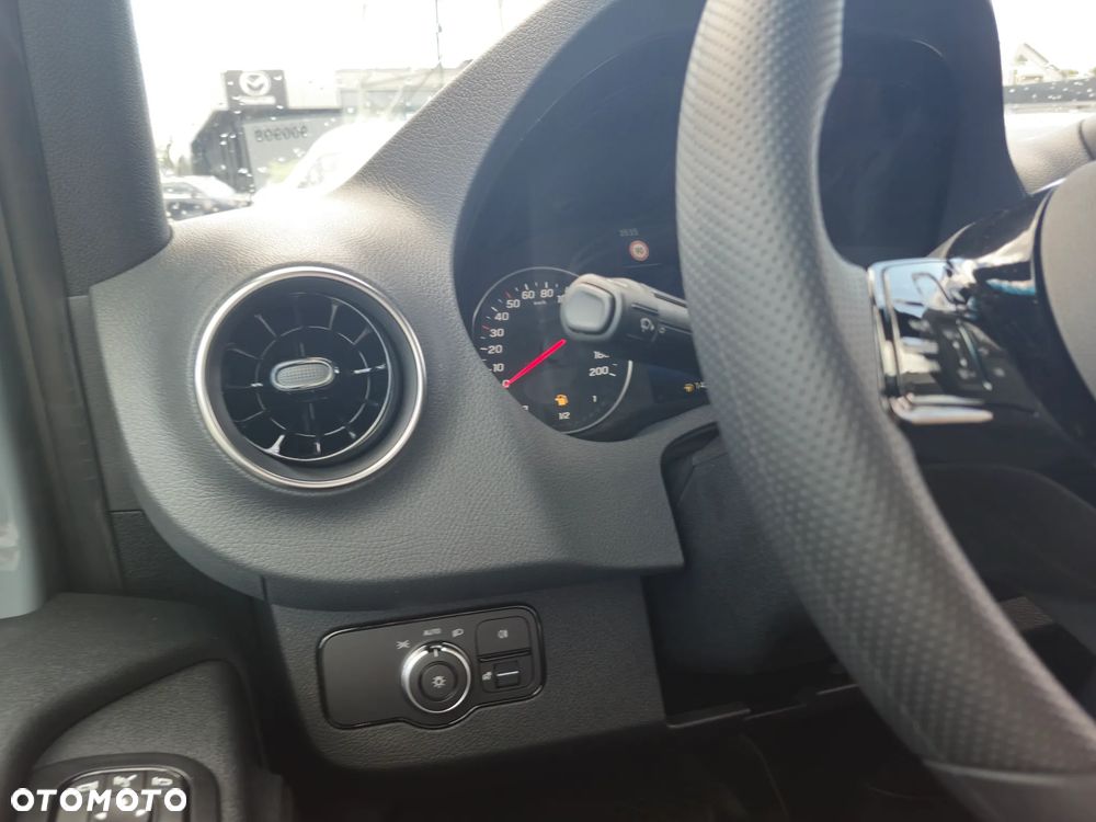 Mercedes-Benz Sprinter - 20
