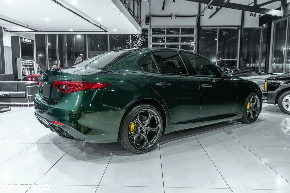Alfa Romeo Giulia 2.0 Turbo 16V AT8-Q4 Veloce - 4