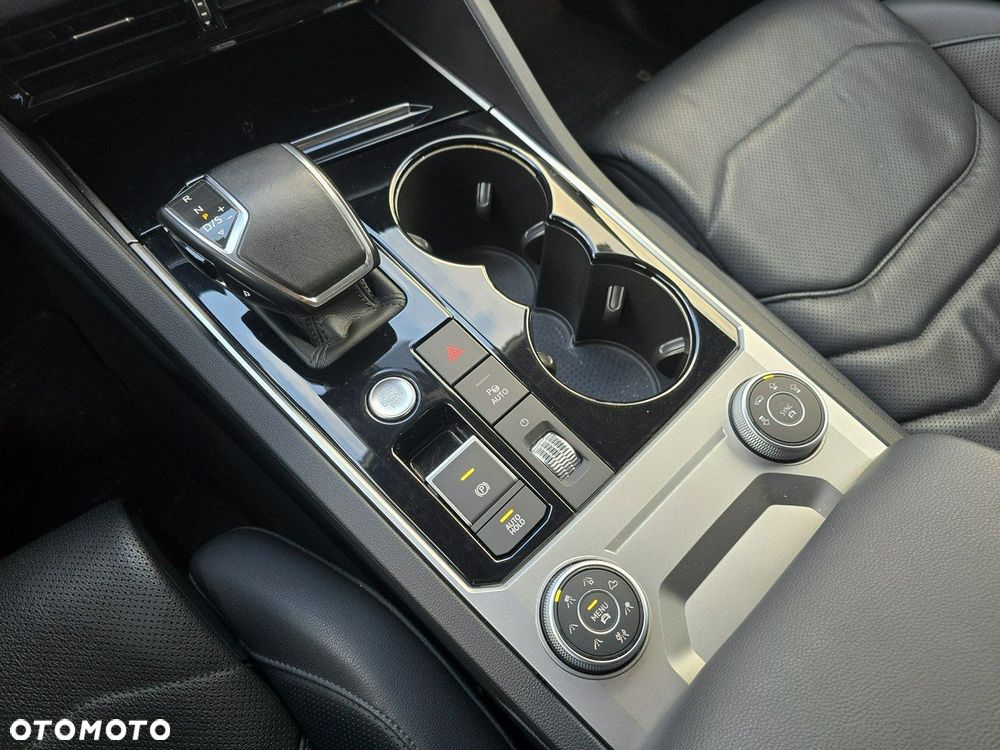 Volkswagen Touareg - 13