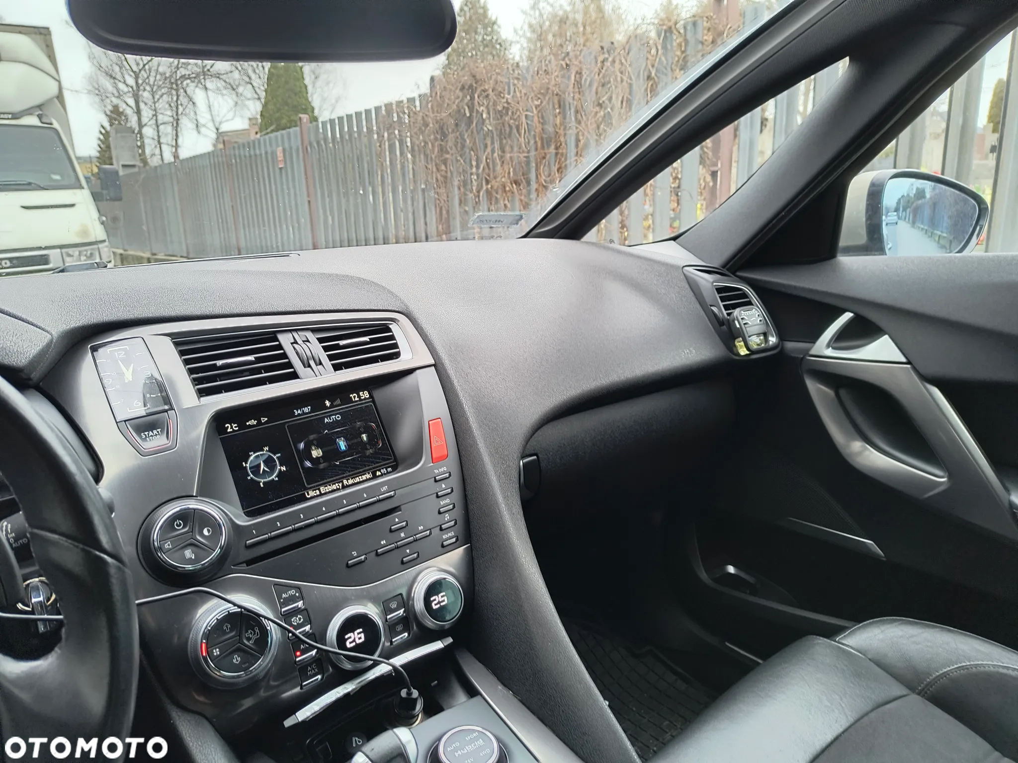Citroën DS5 2.0 HDi Hybrid4 SoChic MCP - 2
