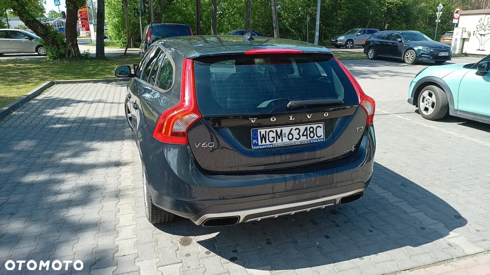Volvo V60 T3 Momentum - 3
