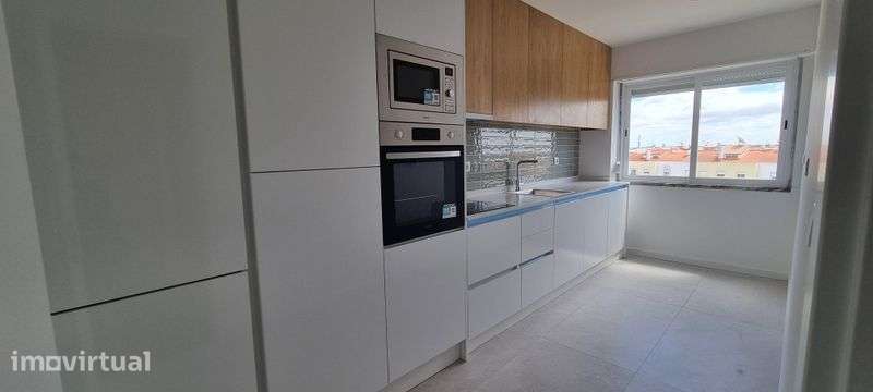 Vende-se  t2 remodelado Torre Marinha Arrentela - Grande imagem: 2/12