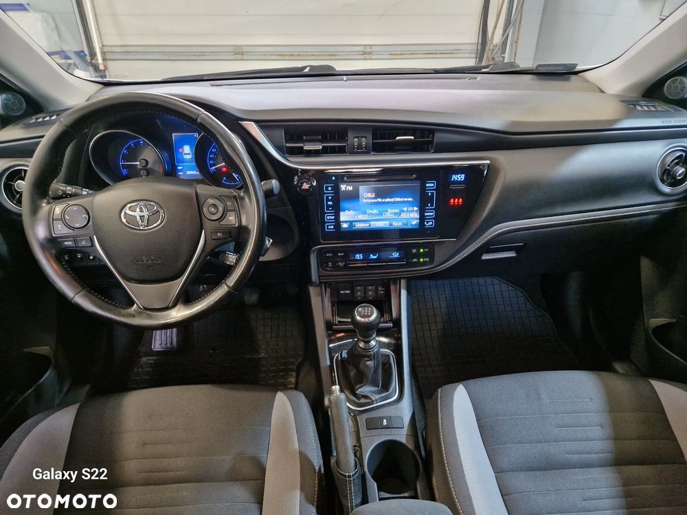 Toyota Auris 1.6 Premium Comfort - 21