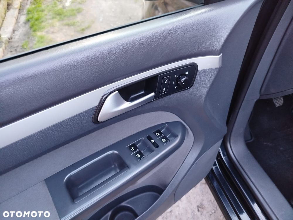 Volkswagen Touran - 22