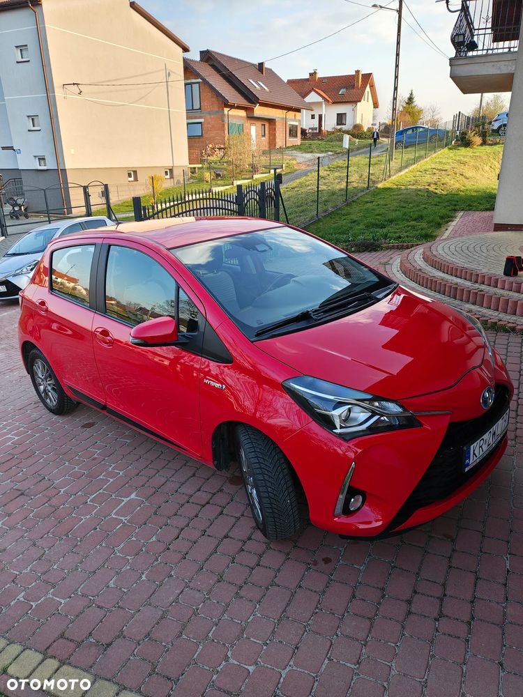 Toyota Yaris Hybrid 100 Premium - 3