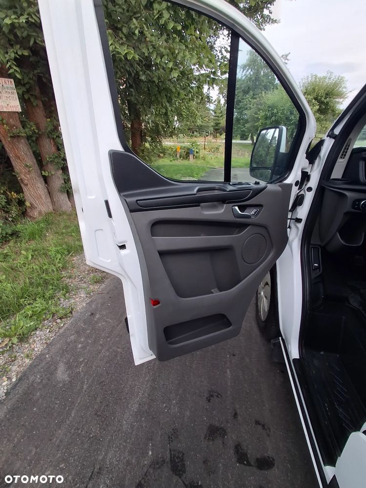 Ford Tourneo Custom - 9