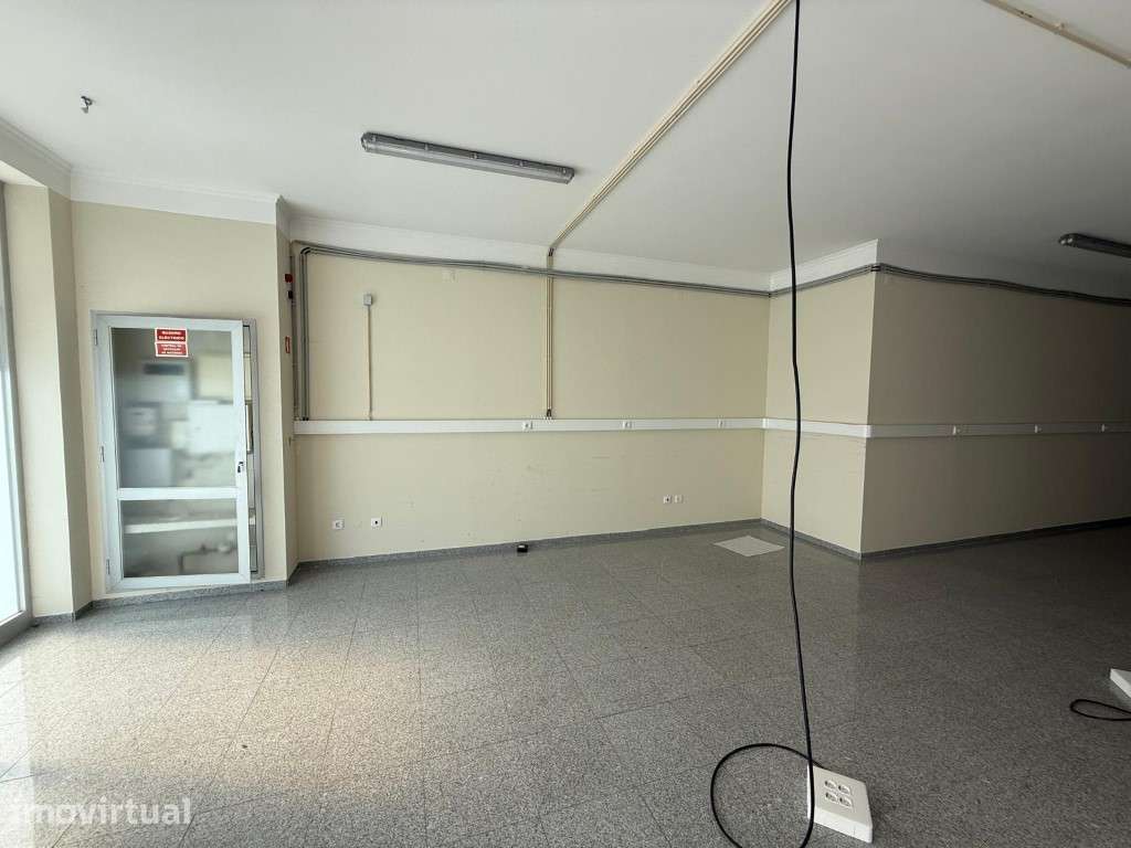 Loja de excelência junto à Rotunda da Boavista - Grande imagem: 5/19
