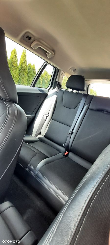 Volvo V60 D2 Momentum - 10
