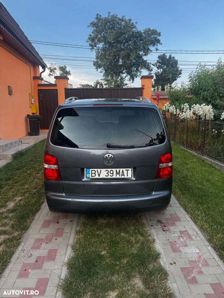 Volkswagen Touran 2.0TDI Highline - 11