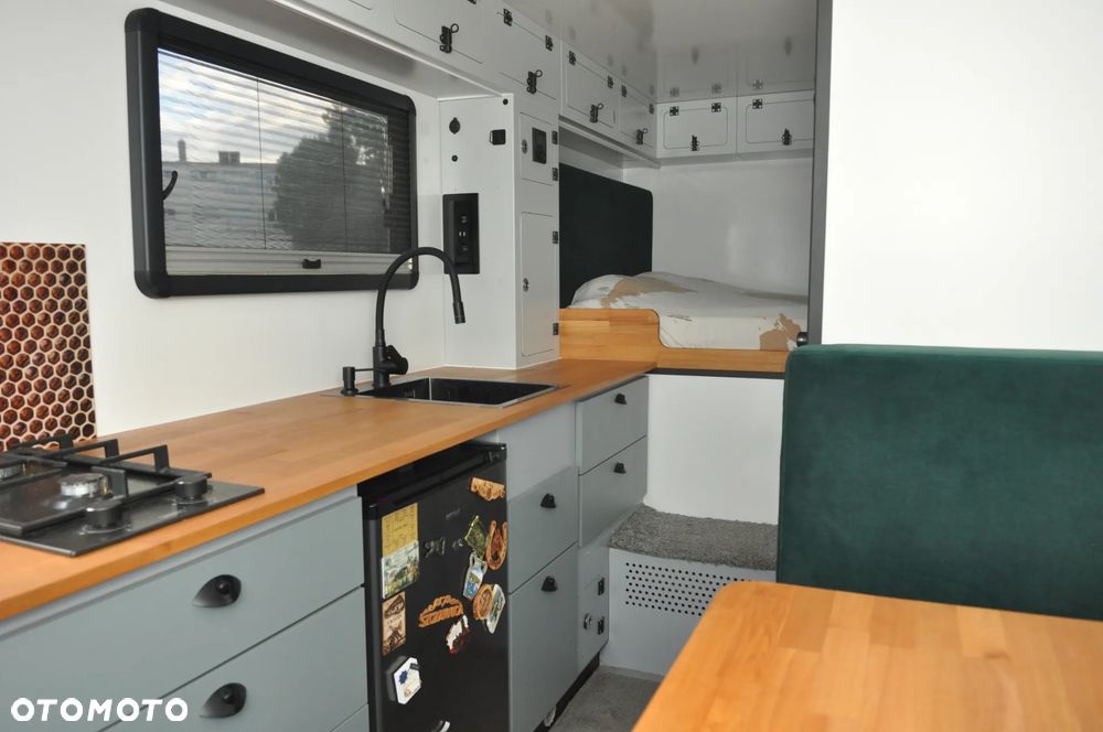 Mercedes-Benz Sprinter - 13