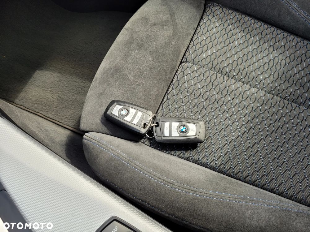 BMW Seria 3 330i M Sport - 15