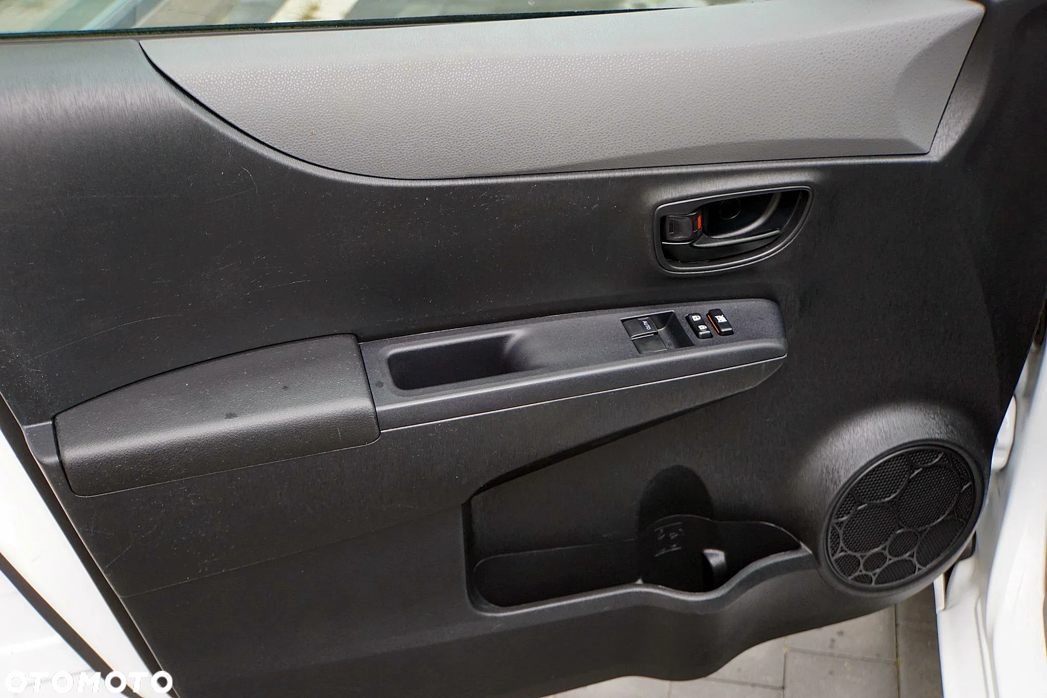 Toyota Yaris 1.0 VVT-i Cool - 34