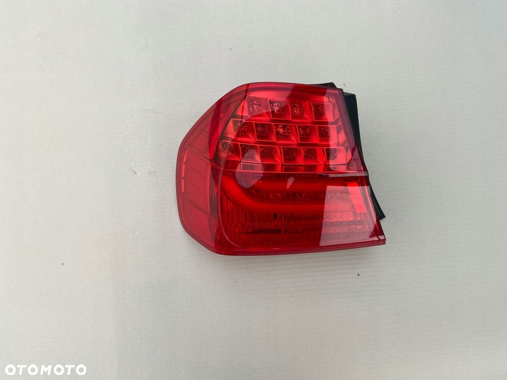 LAMPA LEWY LEWA TYŁ TYLNA W BŁOTNIK BMW E90 LIFT LCI 7289425 LED LCI - 12