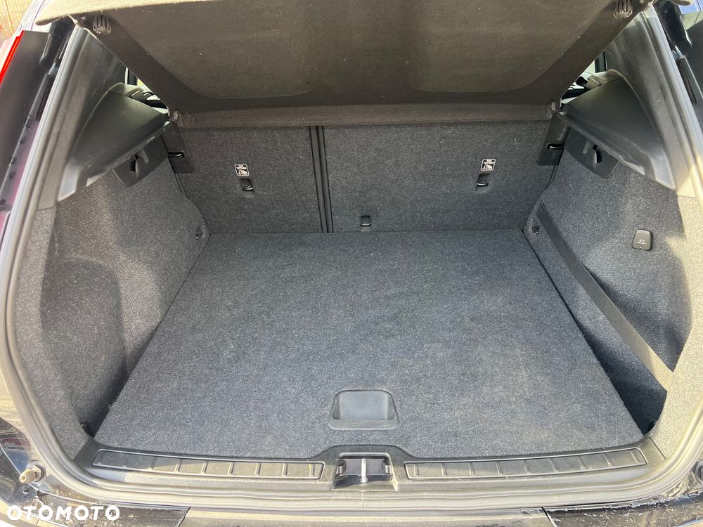 Volvo XC 40 T3 Geartronic Momentum Pro - 38