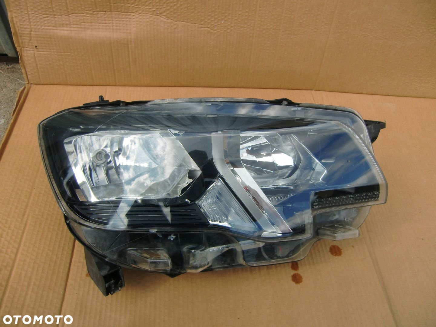 LAMPY PRAWA PEUGEOT PARTNER IV 4 EUROP ŁADNA - 1