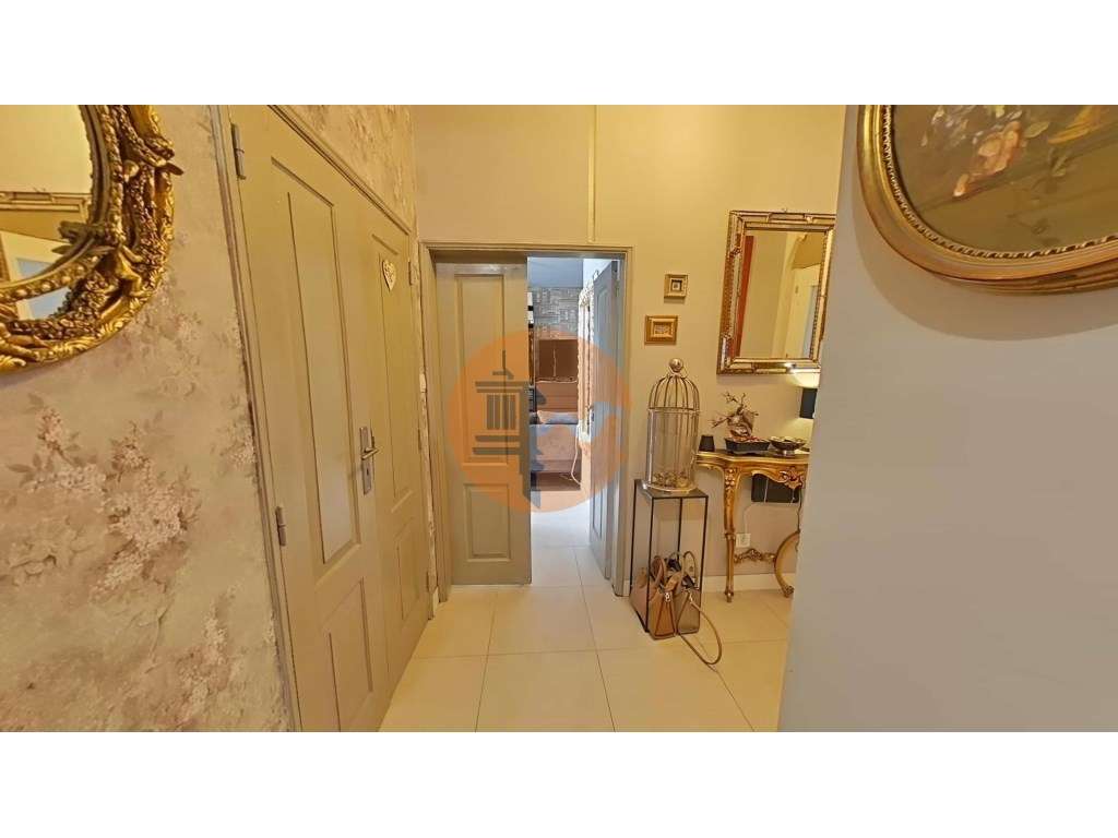 Moradia com 3 Quartos e Alojamento Local na Zona Histórica de Faro - Grande imagem: 2/27