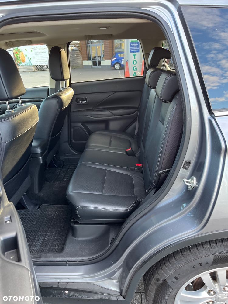 Mitsubishi Outlander - 12