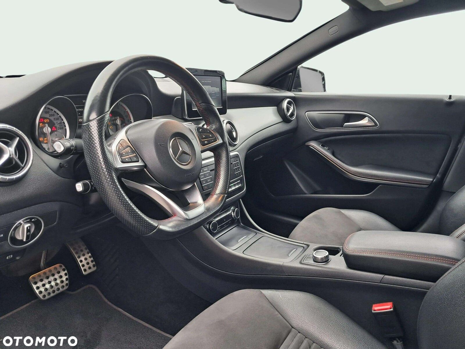 Mercedes-Benz CLA - 10