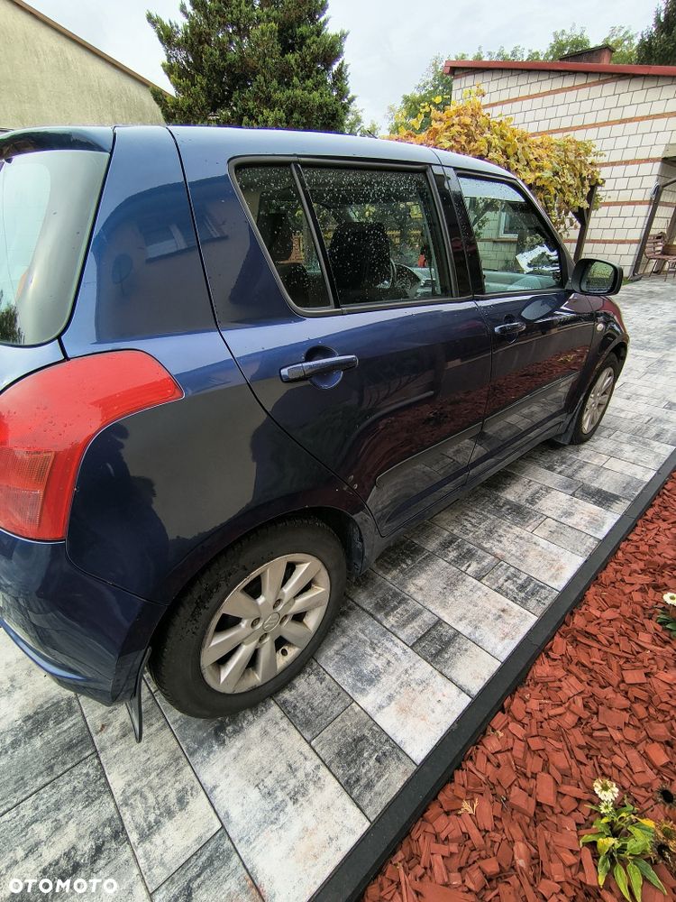 Suzuki Swift - 4