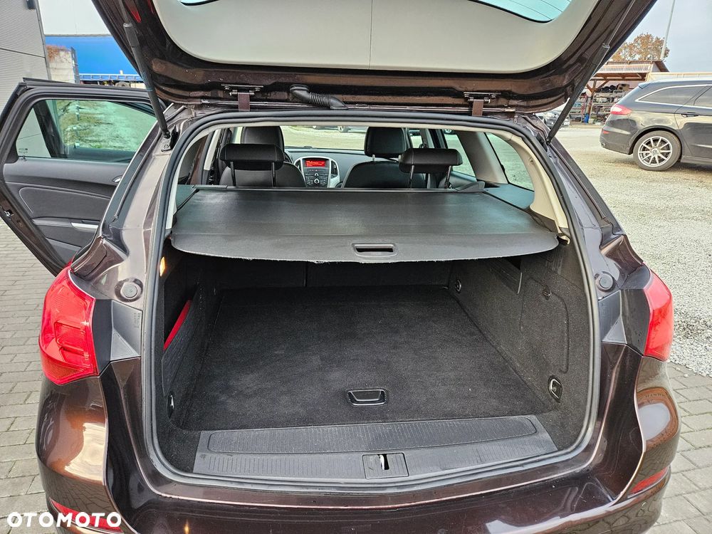 Opel Astra 1.4 Turbo 150 Jahre - 14