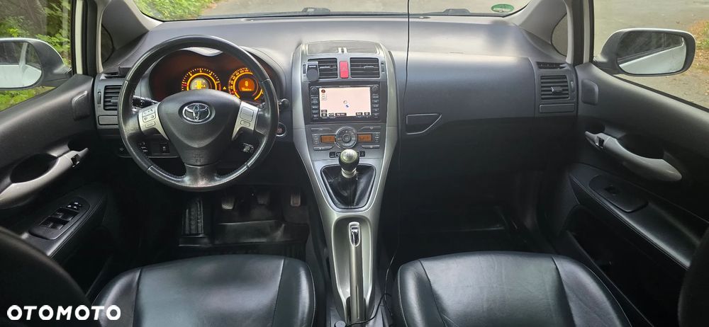 Toyota Auris 2.2 D-4D D-CAT - 9