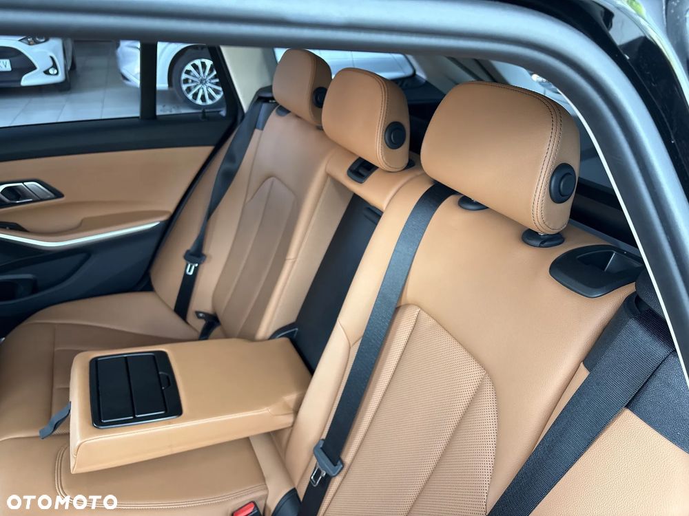 BMW Seria 3 320i - 18