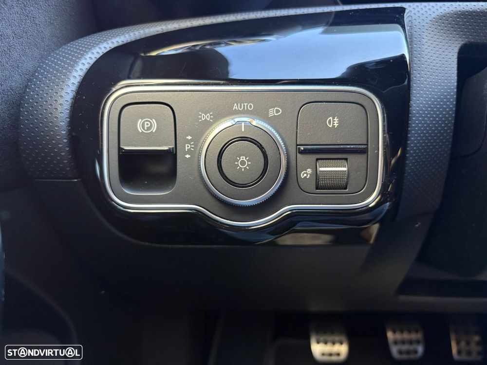 Mercedes-Benz A 200 AMG Line - 32